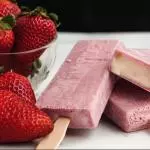 PALETA RELLENO FRUTILLA A LA CREMA