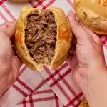 Empanada de carne desmechada