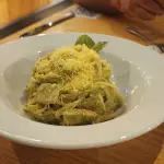 PASTA AL PESTO CON POLLO