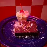 Brownie con helado