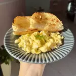 PÃO COM OVO