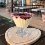 Creme com frutas vermelhas