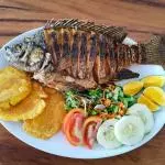TILAPIA AL GUSTO. patacones-salverd