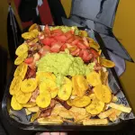 Picada con Tomate,Guacamole,Platanos