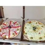 1 MUZZA + 1 ESPECIAL CON MORRONES