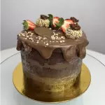 Bolo com brigadeiro de chocolate
