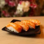 NIGIRI SALMÃO MAÇARICADO(4 UNIDADES)