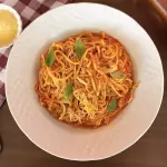 Espaguete ao molho de frango