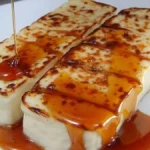 Queijo qualho com mel de engenho