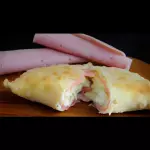 Empanada Queso Jamon