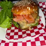 Hamburguesa c/ piña y tocino envuelt