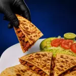QUESADILLA DE CARNE AL PASTOR