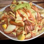 Salchipapa de la casa