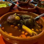CONSOME DE CHIVO CON PATITA GRANDE
