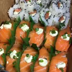 10 niguiri e 10 uramaki Philadelphia