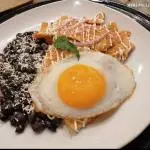 Chilaquiles rojos