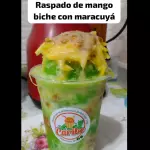 Raspado de mango biche con maracuyá