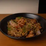 TALLARIN SALTADO DE POLLO