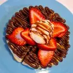 WAFFLE NUTELLA COM MORANGO