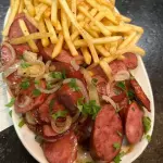 Calabresa Acebolada e Batata Frita