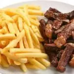 PORÇÃO DE ISCAS ALCATRA COM BATATA