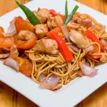 Tallarín Saltado