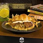 Croissant Burger