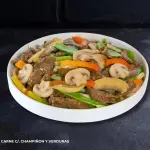 Carne con CHAMPIÑONES y verduras