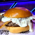 BURGER DE BACON CROCANTE