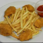 Papas con nuggets