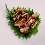 Tempura de shiso com salmão (3 un)