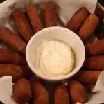 CROQUETE DE CARNE COM QUEIJO