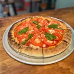 Pizza al tomate
