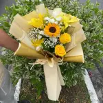Floral lírios e rosas - tons amarelo