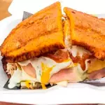 Patacón de pollo