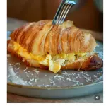 Sandwich De Croissant y Huevo