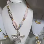 Collar con pañuelo con dije flor