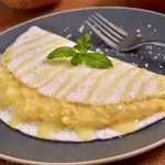 Leite condensado com queijo e coco.