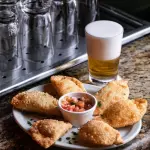 Mini Pastéis Queijo ou Carne