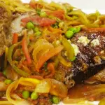 BIFE A LA CRIOLLA + GUARNICIÓN