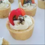 10Queijo cremoso com tomate cereja