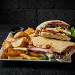 SALTIMBOCCA ( masa de Pizza ) CARNE