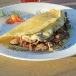 Crepioca de iscas de patinho