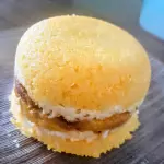 Cuscuz com queijo banana