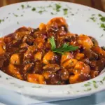 Nhoque de batata ao molho de ragú de