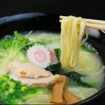 14. RAMEN DE POLLO 1/2 L.