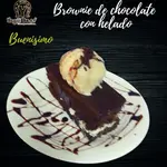 Brownie de chocolate con helado