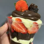 Afogatto de Brownie com Morangos