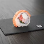 SAKE BONSAI (Envuelto en Salmon)
