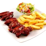 10 alitas + papas + ensalada